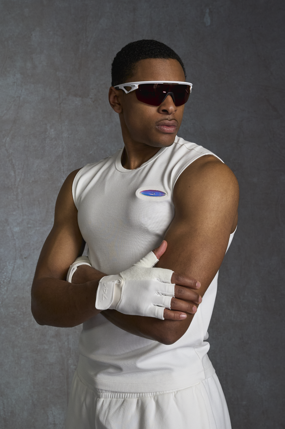 KINETIC FITTED SLEEVELESS T-SHIRT - White Noise