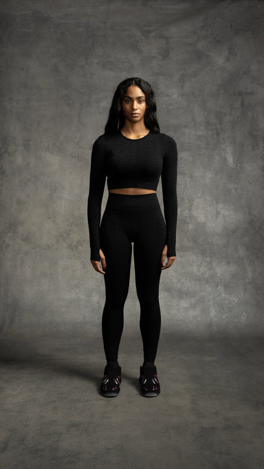 FCHWPO MONO MANTRA CROPPED LONG SLEEVE T-SHIRT